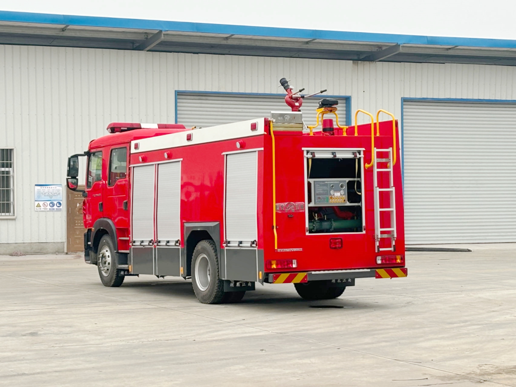 ����8��ˮ����ĭ����܇(ch��)�������Ď��棩